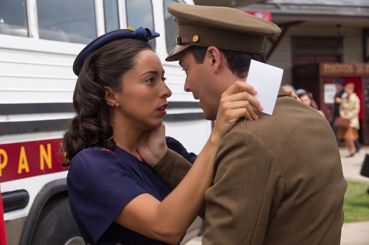 Si bien es secundaria, la historia de amor entre Ira y Ruth es mucho más rica e interesante que la central, dotando al drama romántico de una complejidad que le aporta humanidad a la trama. Si bien es secundaria, la historia de amor entre Ira y Ruth es mucho más rica e interesante que la central, dotando al drama romántico de una complejidad que le aporta humanidad a la trama.