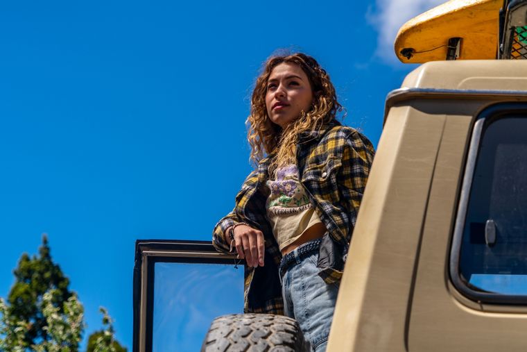 Gina Mastronicola protagoniza esta serie sobre una joven con poderes, de los que ella misma desconoce, y sus intentos por ser una chica normal dentro de un mundo plagado de fantasía