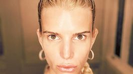 Jessica Simpson luce muy diferente y sus fanáticos creen que se ha sometido a cirugías estéticas en el rostro. Jessica Simpson luce muy diferente y sus fanáticos creen que se ha sometido a cirugías estéticas en el rostro.