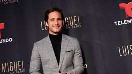 Diego Boneta y miles de fanáticos celebraron la vuelta de Luis Miguel Diego Boneta y miles de fanáticos celebraron la vuelta de Luis Miguel