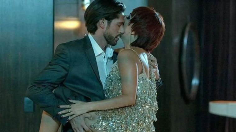 Mirada indiscreta es una miniserie subida de tono con escenas fogosas que tiene 10 episodios