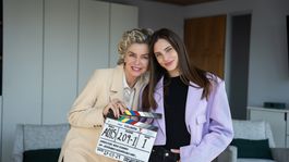 Protagonizada por Macarena Achaga y Margarita Rosa de Francisco, la producción comenzó a rodarse en Ciudad de México