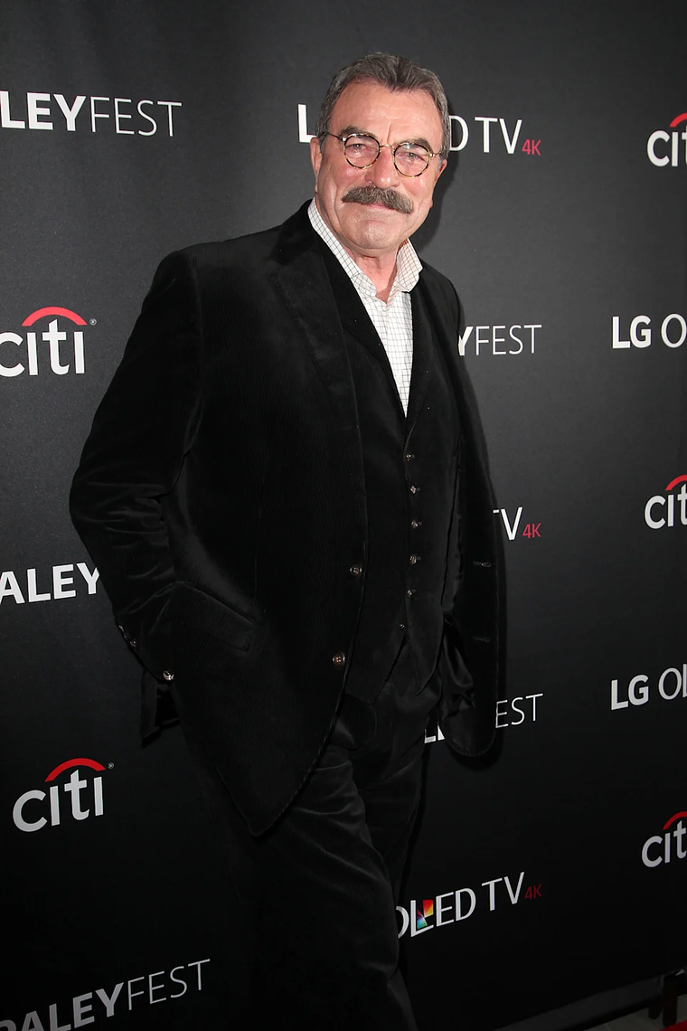 Tras la cancelación de Blue Bloods, Tom Selleck tomó la decisión de cambiar su agencia de representación para darle un giro a su carrera y volver a posicionar su nombre en la pantalla. Tras la cancelación de Blue Bloods, Tom Selleck tomó la decisión de cambiar su agencia de representación para darle un giro a su carrera y volver a posicionar su nombre en la pantalla.