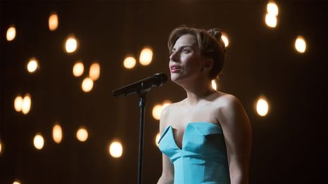 Lady Gaga recibió una nominación al Oscar por su actuación. Lady Gaga recibió una nominación al Oscar por su actuación.