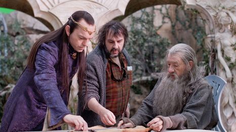 Peter Jackson junto a Hugo Weaveing e Ian McKellen en el rodaje de El Hobbit.