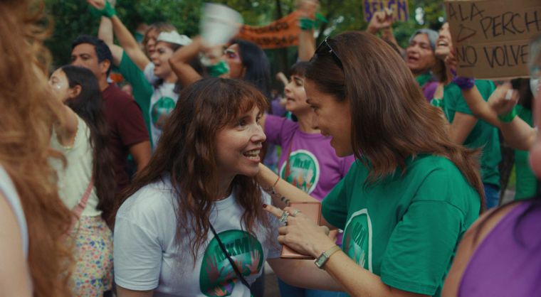 belen-2025-dolores-fonzi-laura-paredes-marcha