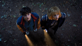 Noah Schnapp y Maya Hawke en la temporada final de Stranger Things. Noah Schnapp y Maya Hawke en la temporada final de Stranger Things.