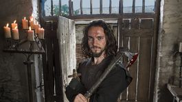 George Blagden brilló con su actuación en Vikingos.