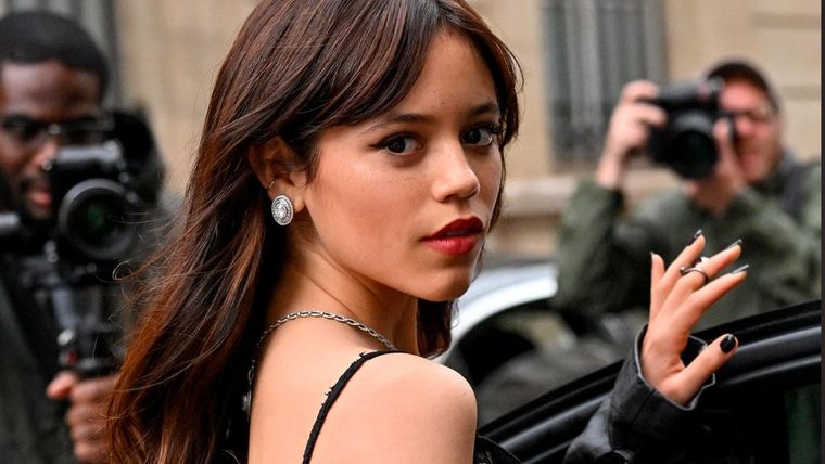 Jenna Ortega se ha vuelto una de las jóvenes más populares de este 2022.
