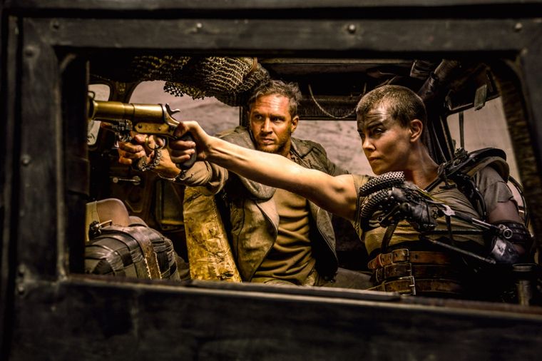 Furiosa y Max en la aclamada película de 2015, Fury Road