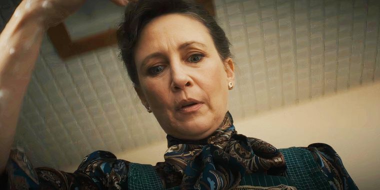 Vera Farmiga regresa por última vez como Lorraine Warren. Vera Farmiga regresa por última vez como Lorraine Warren.