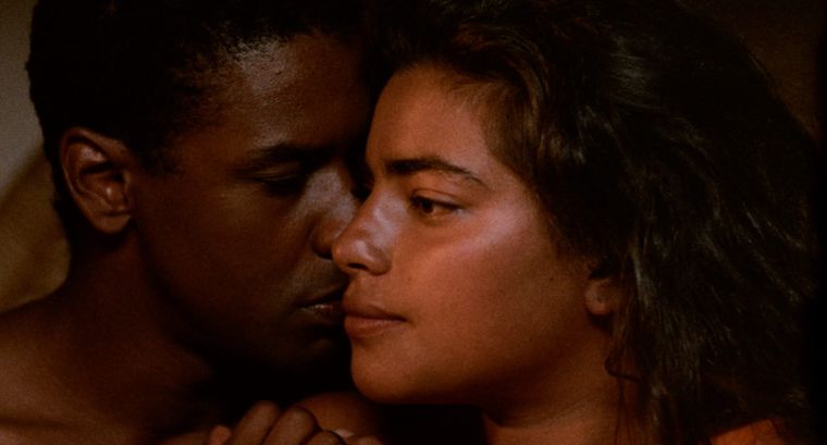 Denzel Washington y Sarita Choudhury protagonizan el drama romántico dirigido por Mira Nair. Denzel Washington y Sarita Choudhury protagonizan el drama romántico dirigido por Mira Nair.