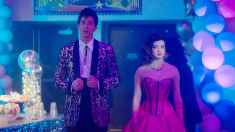 Estrenada en 2023, Pacto de graduación es una comedia romántica original de Disney+ que es perfecta para cerrar el fin de semana con una sonrisa.