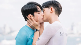 La opción ideal para quienes de quedaron con ganas de más después de ver Heated Rivalry. La opción ideal para quienes de quedaron con ganas de más después de ver Heated Rivalry.