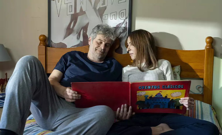 Raúl Cimas y Esperanza Pedreño protagonizan esta divertida serie española. Raúl Cimas y Esperanza Pedreño protagonizan esta divertida serie española. 