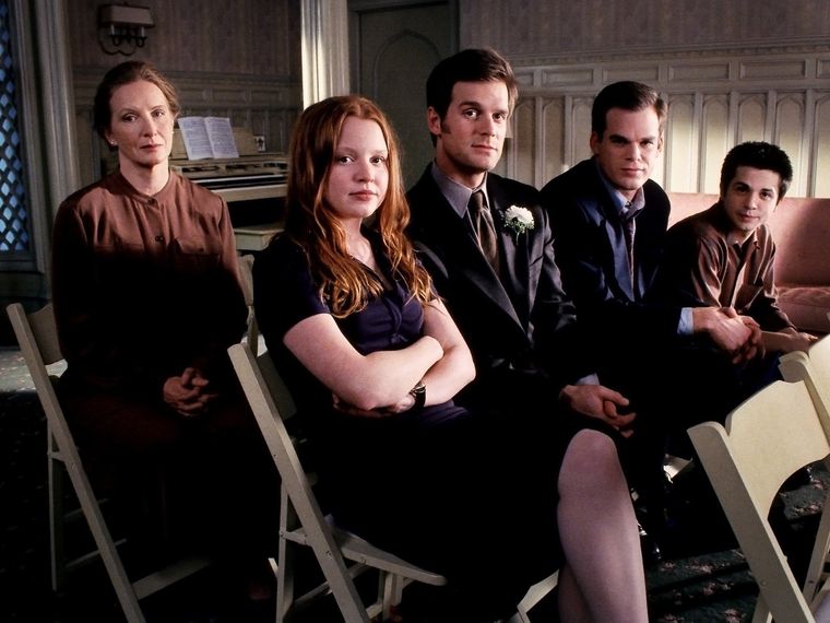 Seis pies bajo tierra se emitió por primera vez en 2001.