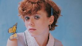 ¡sophia lillis cumple anos! celebralo viendo estas 3 producciones disponibles en streaming
