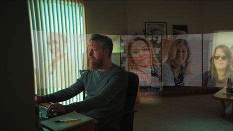 Amor, acoso, asesinato es un documental que tiene una duración de 90 minutos