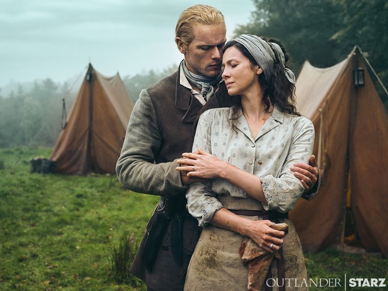 Sam Heughan y Caitríona Balfe protagonizan Outlander