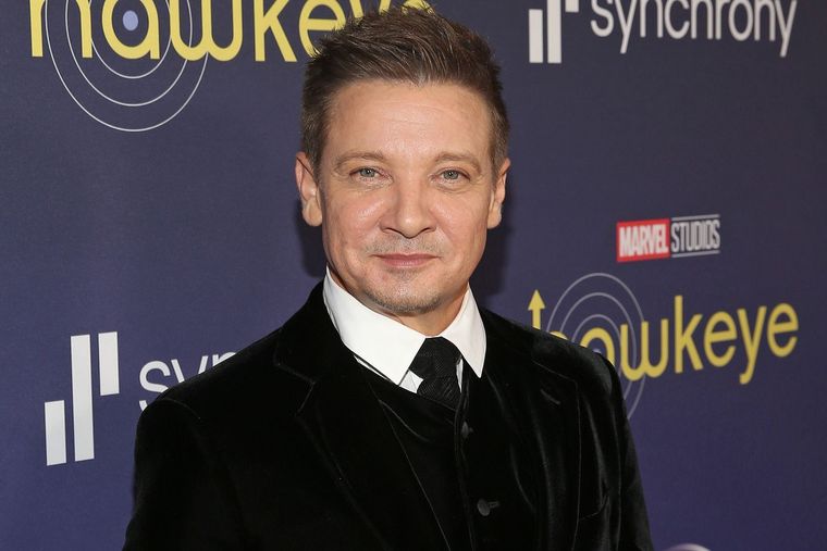 Jeremy Renner anuncia su regreso a la actuación y el lanzamiento de su nuevo disco