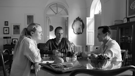 Andrew Scott, Dakota Fanning y Johnny Flynn en Ripley, la nueva serie de Netflix.