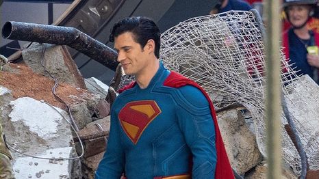 La navidad se adelanta gracias a Superman