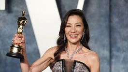La actriz Michelle Yeoh está cumpliendo 61 años