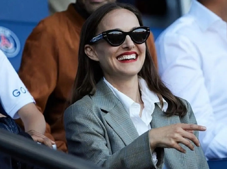 Natalie Portman en el último partido del PSG.