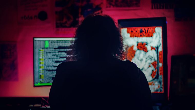 La red antisocial de los memes al caos es el documental estrella