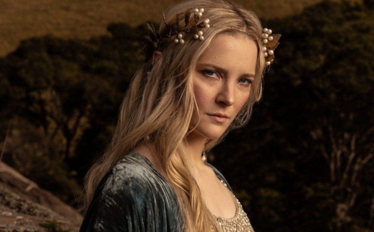 Morfydd Clark interpreta a Galadriel
