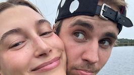 Justin Bieber junto a su esposa Hailey