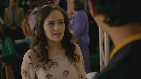 Mary Mouser en Cobra Kai