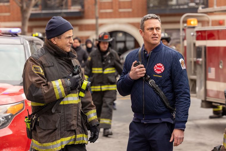 Si bien comparten fans, lo cierto es que Chicago Fire, Chicago P.D. y Chicago Med son tres series independientes que deben encontrar puntos en común a la hora de unirse para no perder audiencia. Si bien comparten fans, lo cierto es que Chicago Fire, Chicago P.D. y Chicago Med son tres series independientes que deben encontrar puntos en común a la hora de unirse para no perder audiencia.