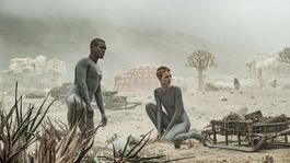 todo lo que hay que saber de raised by wolves, la serie sci-fi del momento