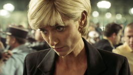Elizabeth Debicki encarna a la princesa Diana en la última temporada de The Crown.