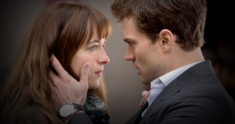 Dakota Johnson y Jamie Dornan protagonizan Cincuenta sombras de Grey. Dakota Johnson y Jamie Dornan protagonizan Cincuenta sombras de Grey.