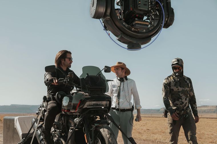 Jake Schreier junto a Sebastian Stan en el rodaje de Thunderbolts. Jake Schreier junto a Sebastian Stan en el rodaje de Thunderbolts.