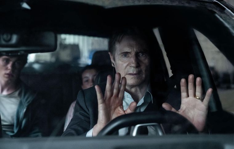 Venganza implacable tiene una duración de 99 minutos