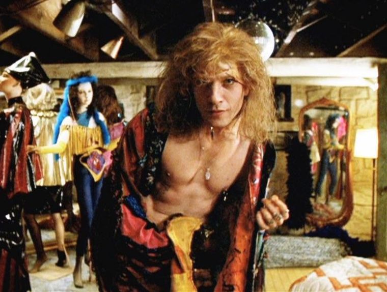 El personaje de Buffalo Bill está basado directamente en la adolescencia y vida de Ed Gein. El personaje de Buffalo Bill está basado directamente en la adolescencia y vida de Ed Gein.