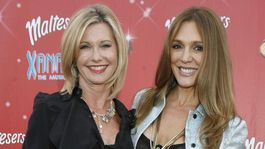 Olivia Newton-John junto a su sobrina