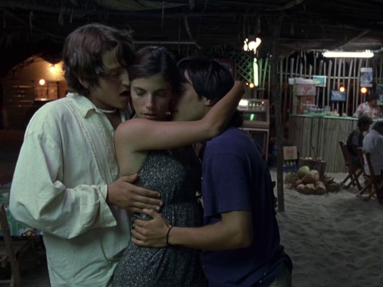 Una película de 2001 protagonizada por  los mexicanos Gael García Bernal y Diego Luna y la española Maribel Verdú.