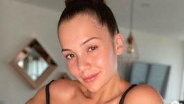 lina tejeiro deslumbro a todos con una blusa escotadisima