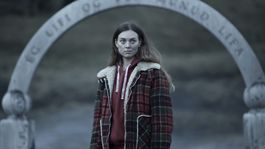 la nueva y misteriosa serie de netflix que sorprende a todos por su parecido con dark: ¿la has visto?