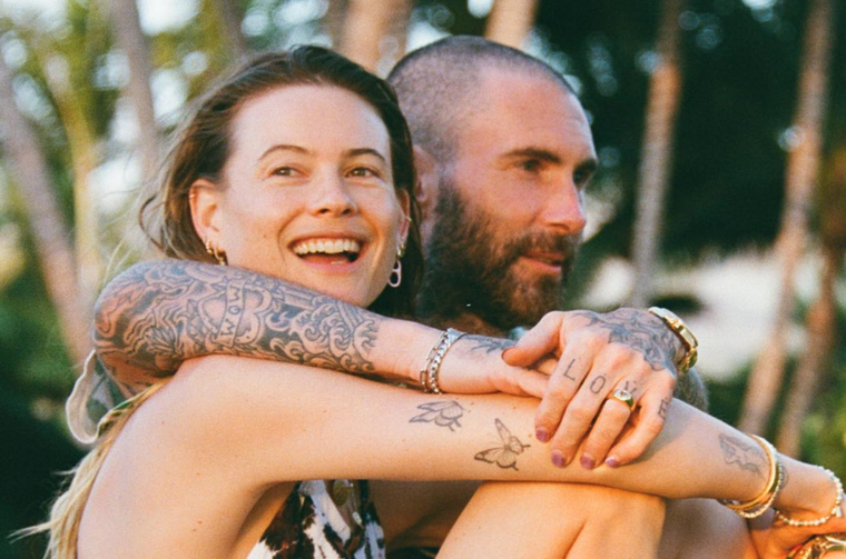 Luego de haber anunciado que iba a ser padre por tercera vez, Adam Levine fue acusado de ser infiel.