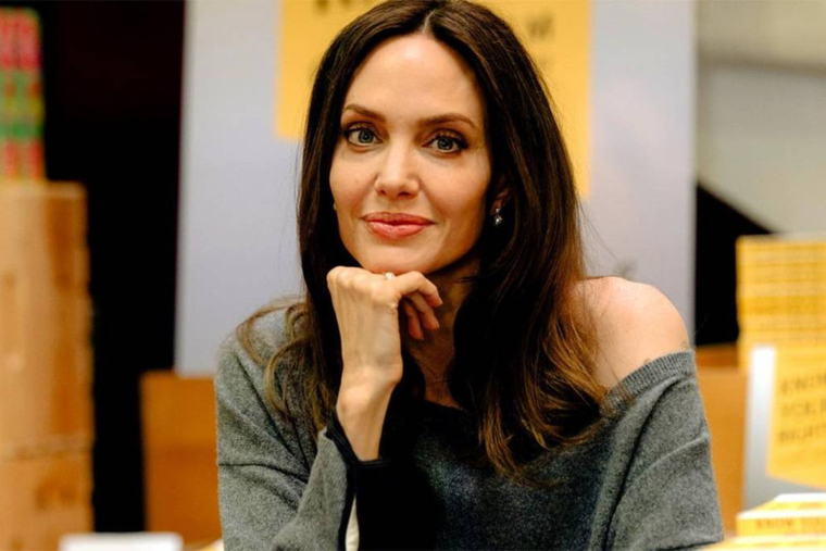 Angelina Jolie habría vuelto a encontrar el amor en un hombre parecido a su ex.