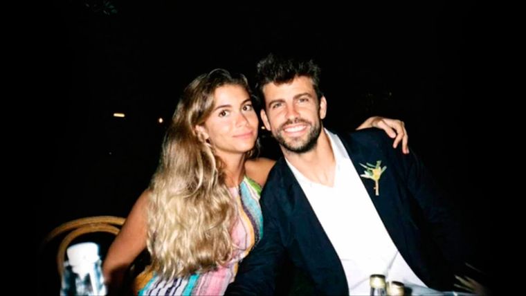 El futbolista presume su amor por la joven.