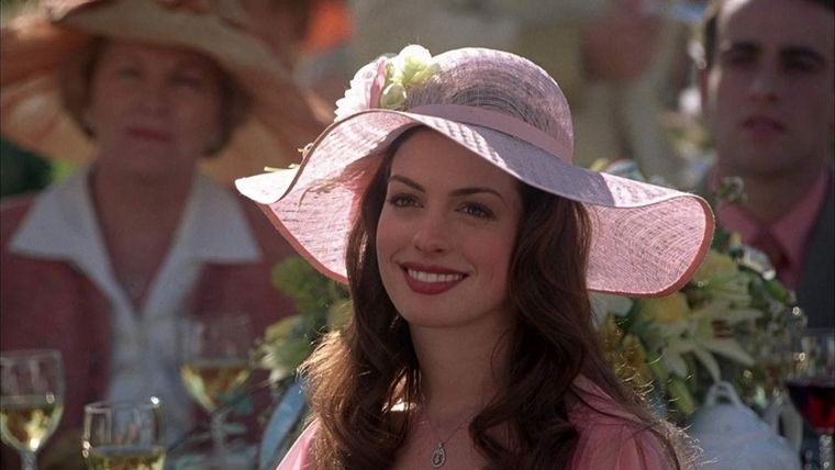Anne Hathaway como miembro de la realeza