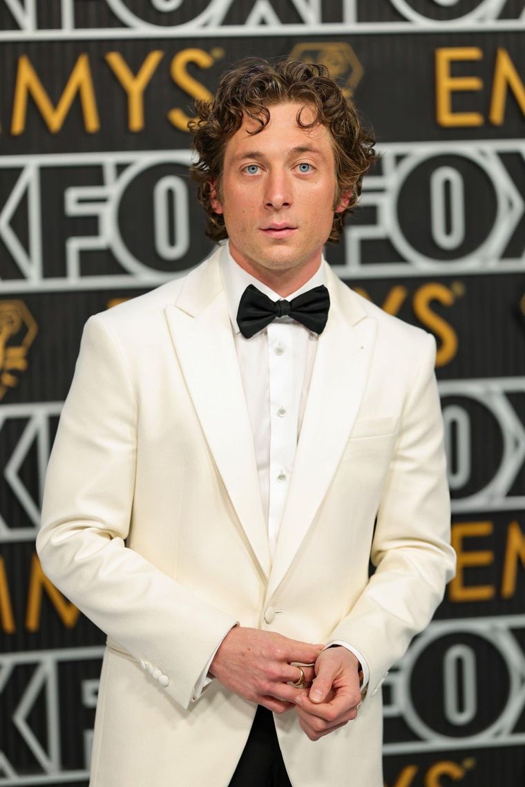 Jeremy Allen White está de cumpleaños y se celebra viendo 3 grandes películas con su participación