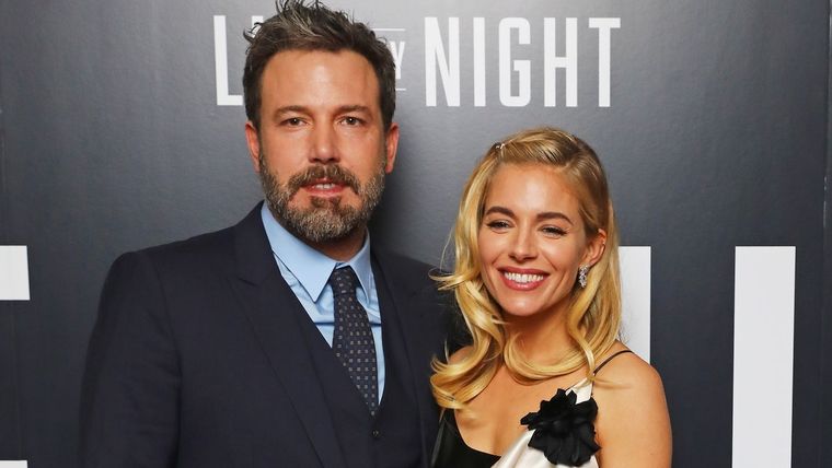 Ben Affleck y Sienna MIller co-protagonizaron Live by Night en 2016.
