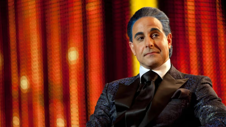 Caesar Flickerman es el animador de Los juegos del hambre 